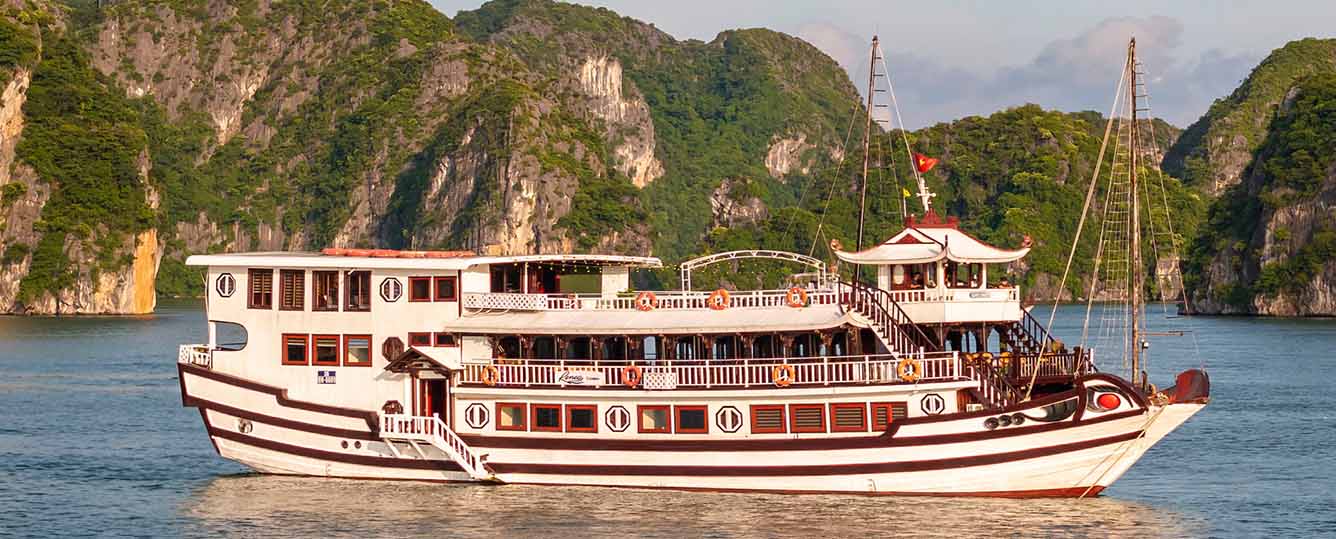 Renea Cruise - 3 Days 2 Night - Halong Bay & Bai Tu Long Bay